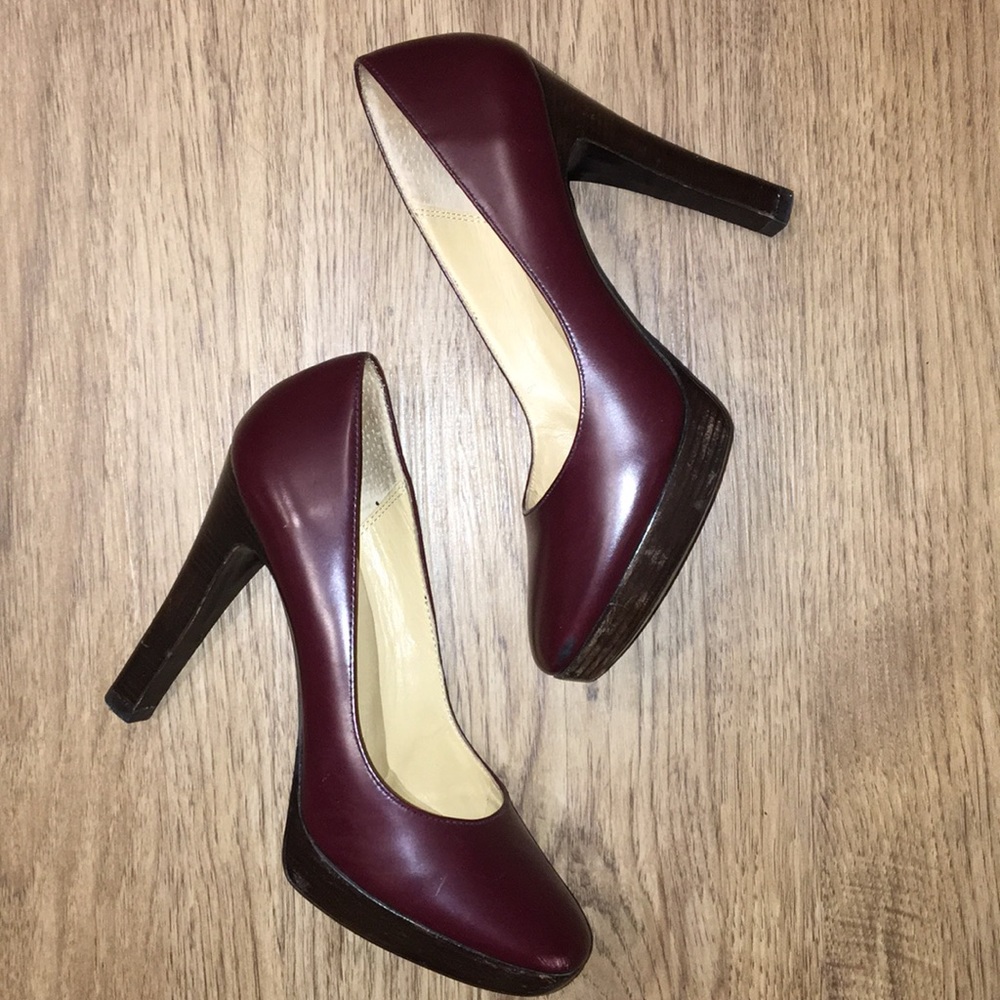 Michael Kors ‘Raceway’ Platform Pump - Picture 2 of 8